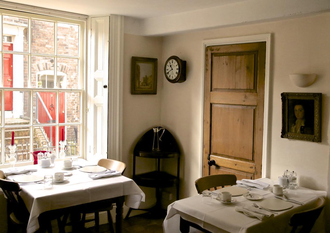 Couette-café The Library House 5*